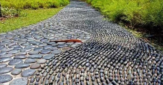 花園誰地面鋪裝小竅門 打造清新淡雅花園